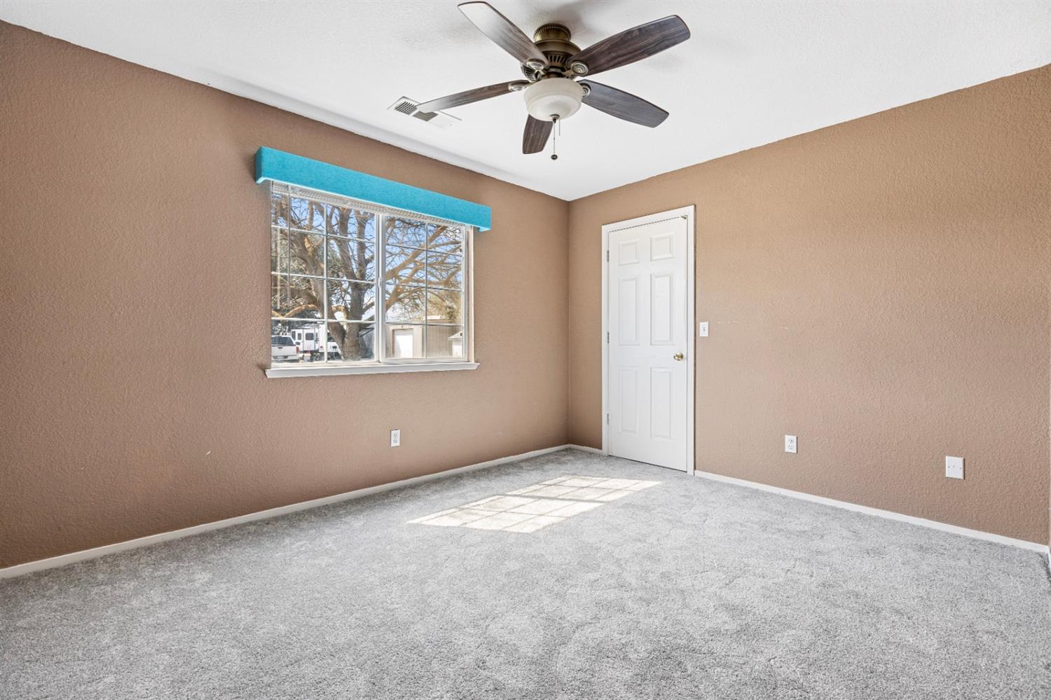 8552 Cairo Avenue Laton, CA 93242 - Photo 18 of 34