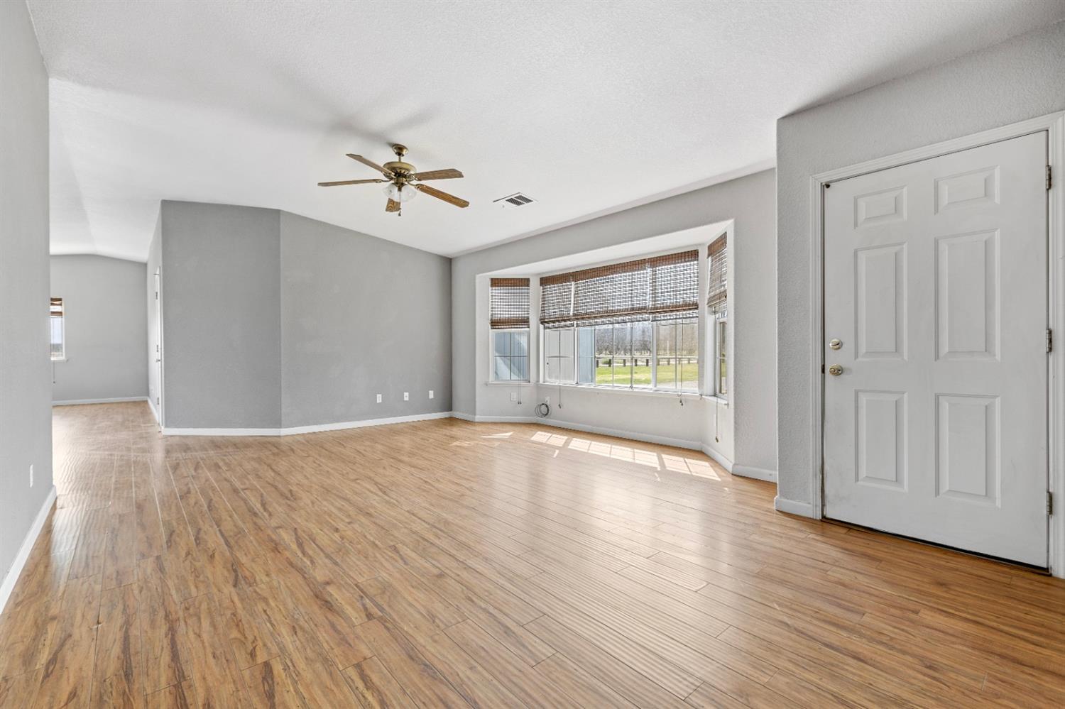 8552 Cairo Avenue Laton, CA 93242 - Photo 4 of 34