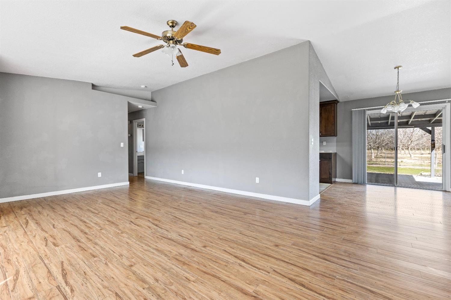 8552 Cairo Avenue Laton, CA 93242 - Photo 6 of 34