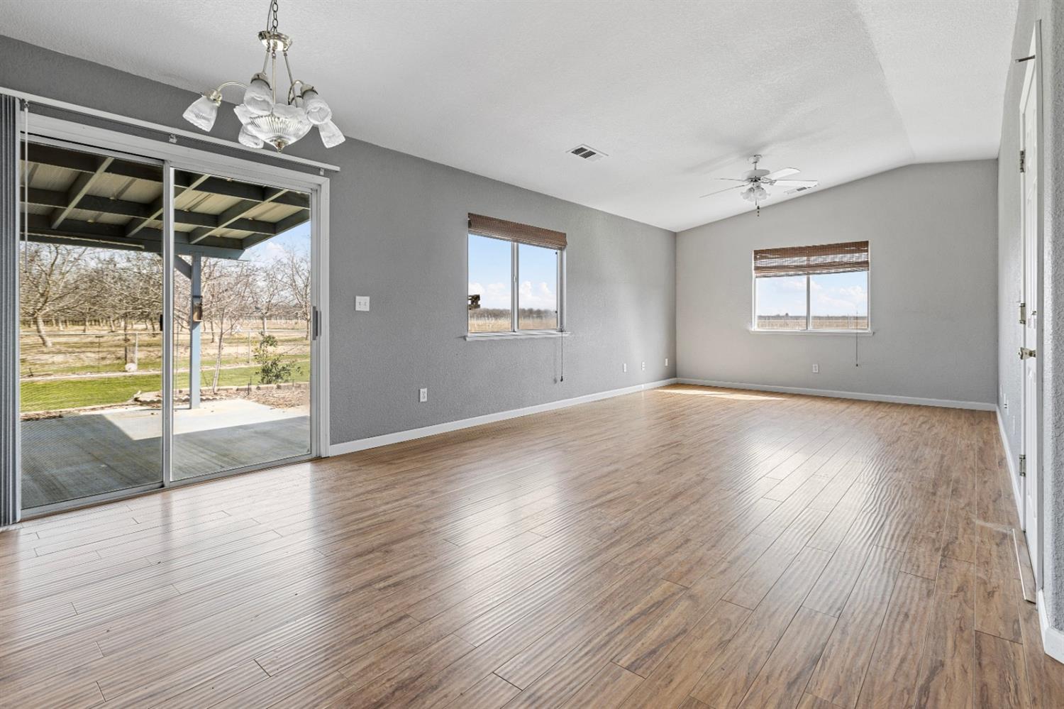 8552 Cairo Avenue Laton, CA 93242 - Photo 7 of 34