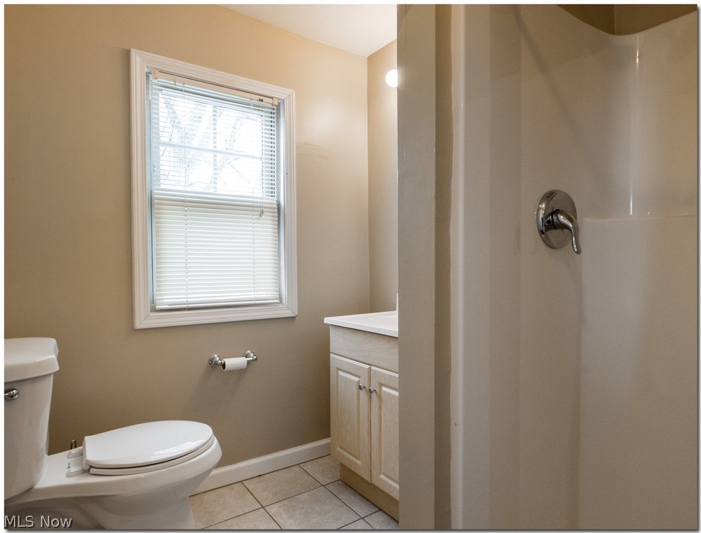 2482 Channing Road Cleveland, OH 44118 - Photo 23 of 29 Third Floor Suite has a Large Bedroom with Another Updated Full Bathroom