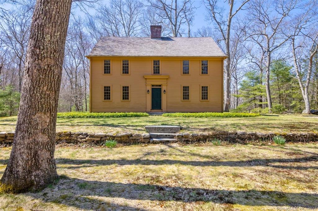 Center chimney colonial.