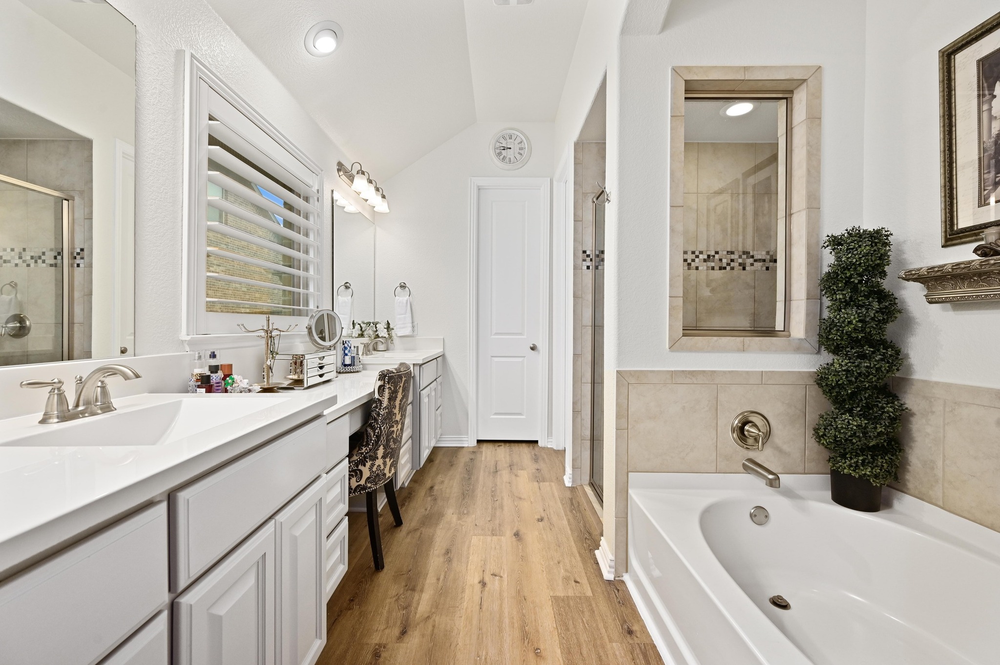 169 Fort Cobb Way Georgetown, TX 78628 - Photo 17 of 28 a bathroom with a tub a sink and mirror