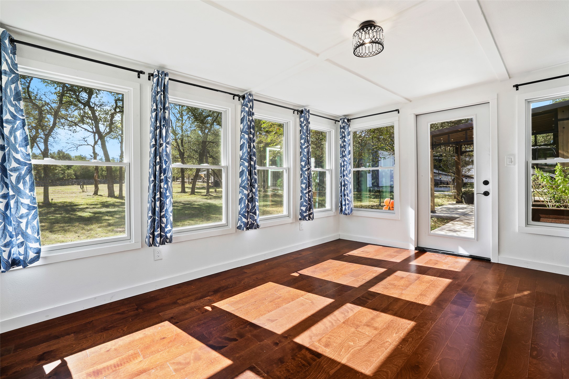 30309 Live Oak Trail Georgetown, TX 78633 - Photo 22 of 40 Sun Room