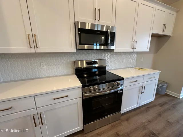 $305,950 | 3067 School Loop Rd Lake, Lake Cormorant, MS 38641