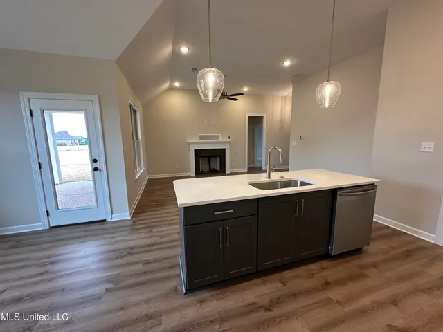 $305,950 | 3067 School Loop Rd Lake, Lake Cormorant, MS 38641