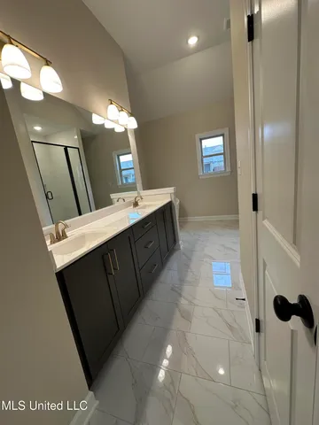 $305,950 | 3067 School Loop Rd Lake, Lake Cormorant, MS 38641