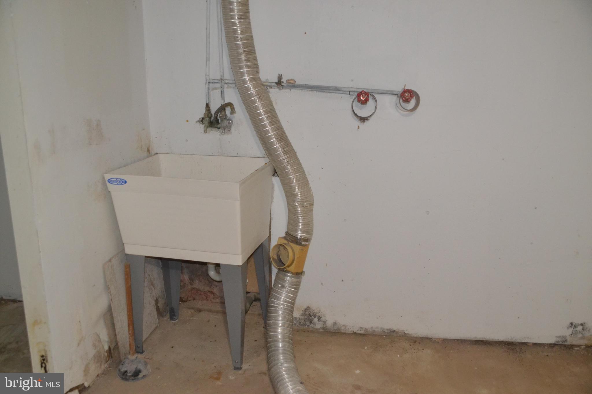 7229 Clinton Road Upper Darby, PA 19082 - Photo 23 of 40