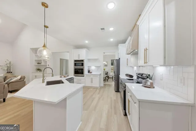 $630,000 | 370 Harbour Shores Drive, Jackson, GA 30233