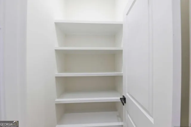 $630,000 | 370 Harbour Shores Drive, Jackson, GA 30233