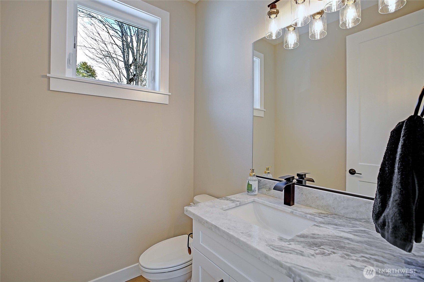 822 Serene View Road Camano Island, WA 98282 - Photo 16 of 36 Gallery Image 16