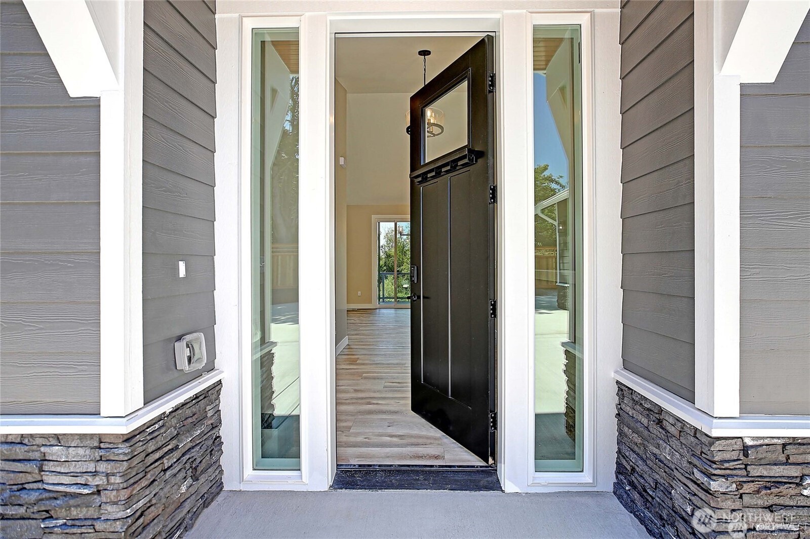 822 Serene View Road Camano Island, WA 98282 - Photo 4 of 36 Gallery Image 4
