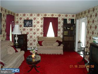 1252 Chew Road Waterford Works, NJ 08089 - Photo 5 of 12 Living Room