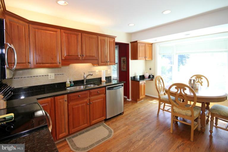 8819 Shadowlake Way Springfield, VA 22153 - Photo 2 of 29 Kitchen