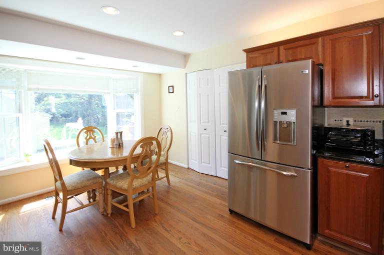 8819 Shadowlake Way Springfield, VA 22153 - Photo 11 of 29 Kitchen