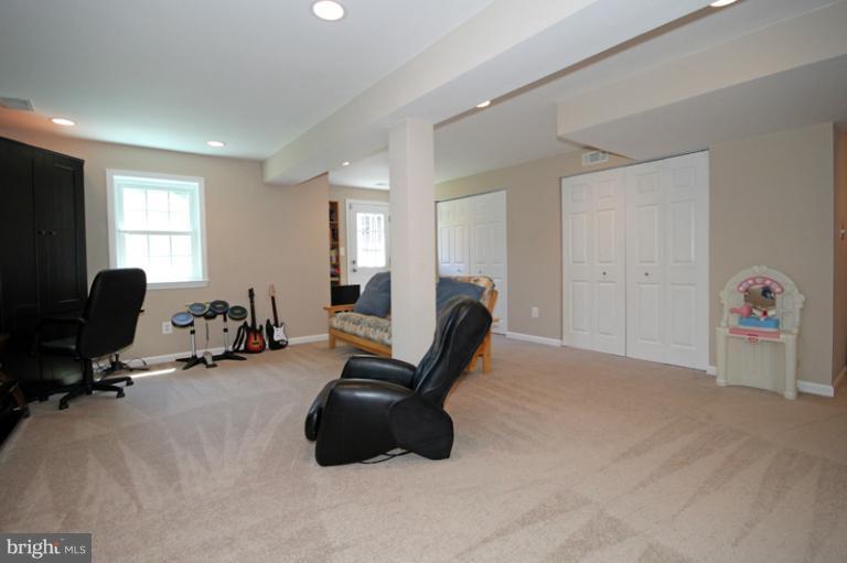 8819 Shadowlake Way Springfield, VA 22153 - Photo 12 of 29 Interior (General)