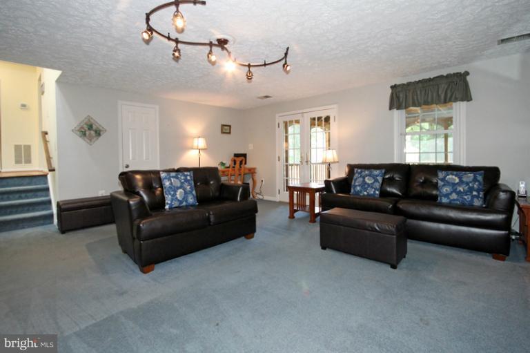 8819 Shadowlake Way Springfield, VA 22153 - Photo 18 of 29 Family Room