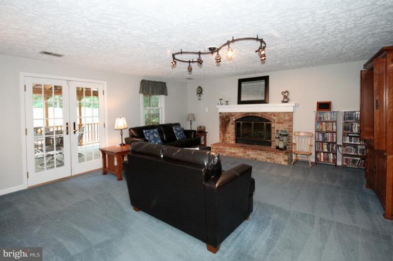 8819 Shadowlake Way Springfield, VA 22153 - Photo 22 of 29 Family Room