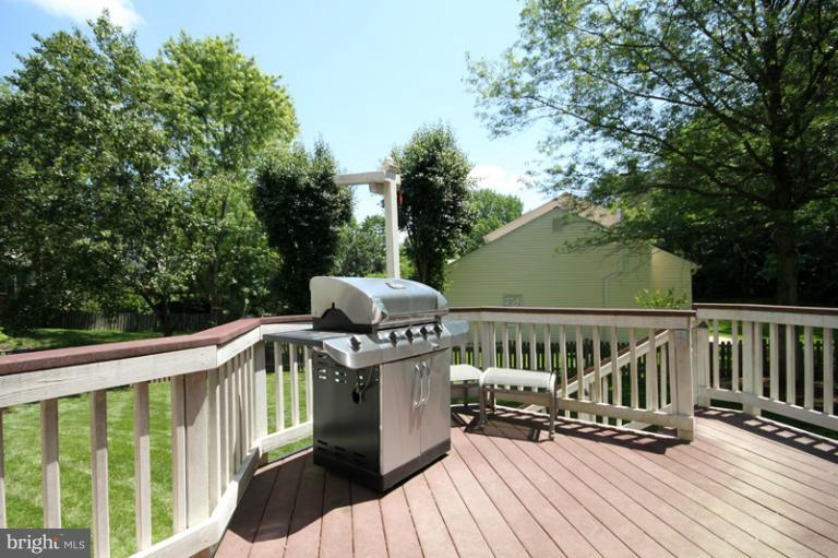 8819 Shadowlake Way Springfield, VA 22153 - Photo 27 of 29 Exterior (General)