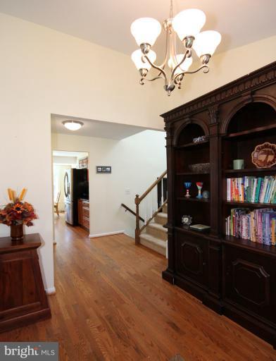 8819 Shadowlake Way Springfield, VA 22153 - Photo 4 of 29 Interior (General)