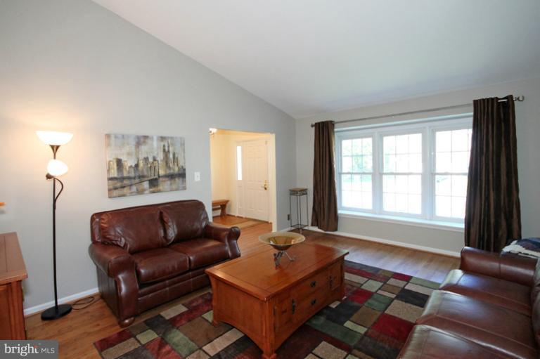 8819 Shadowlake Way Springfield, VA 22153 - Photo 10 of 29 Living Room