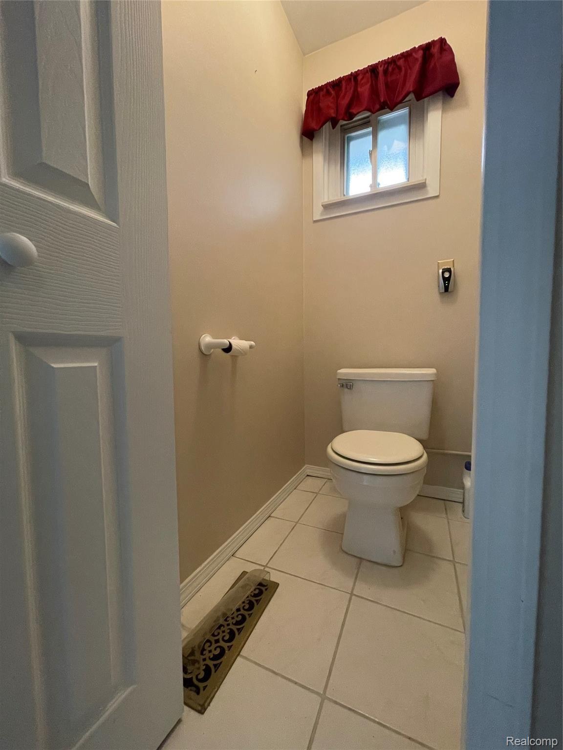 4906 Harding Street Wayne, MI 48184 - Photo 15 of 18 CF740766-5084-4DA0-B9F2-11AA8CD277DA.jpeg