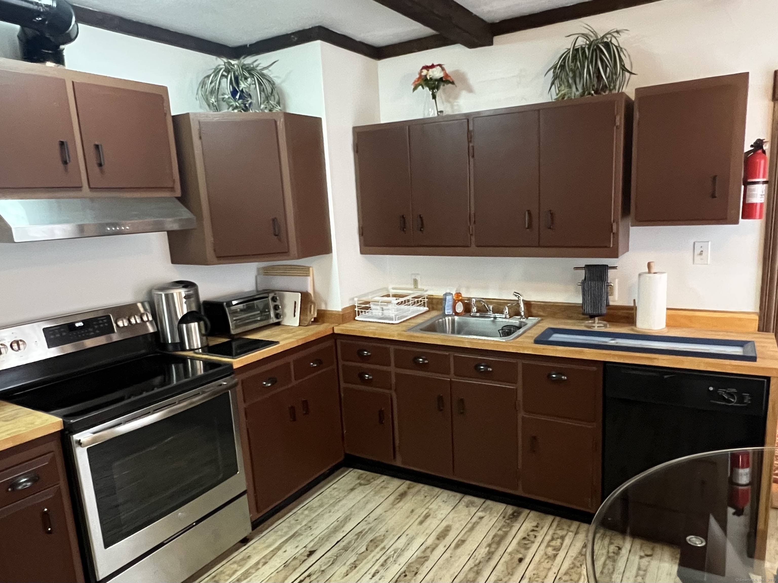 39 Pearl Street, Unit 1 Groton, CT 06355 - Photo 9 of 24