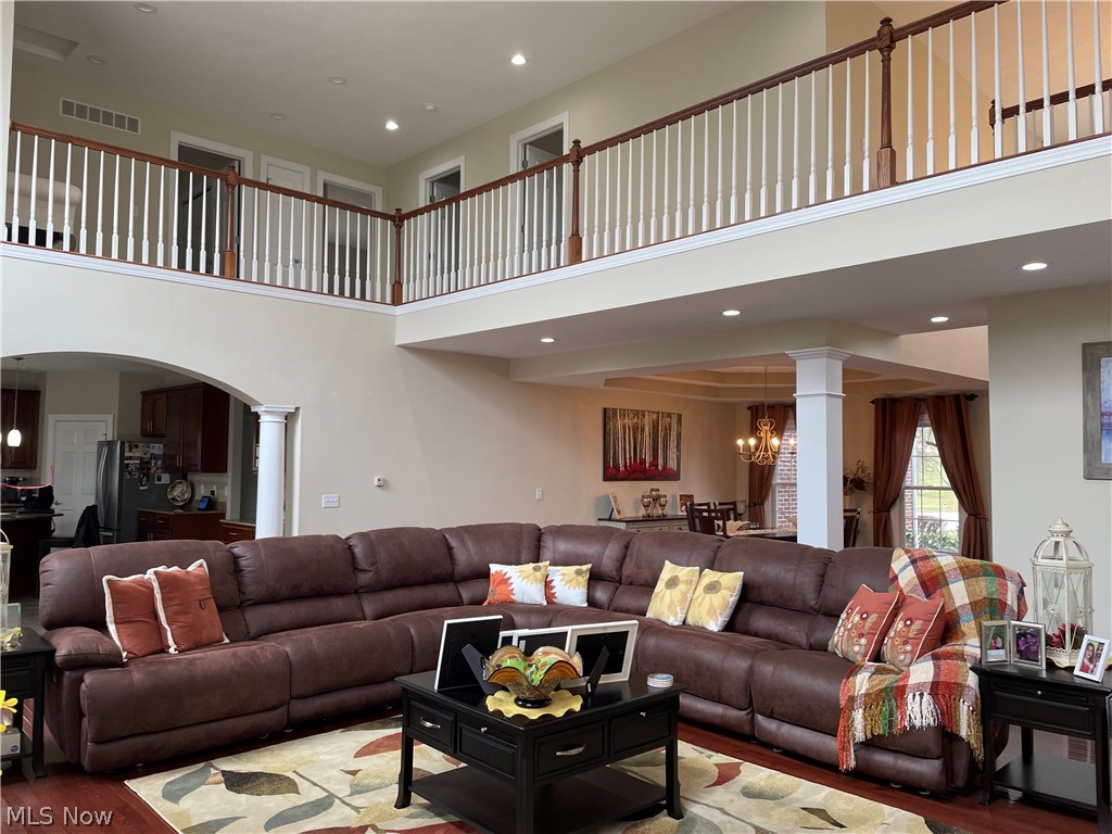 897 Ridge Road Hinckley, OH 44233 - Photo 8 of 34 Living Room
