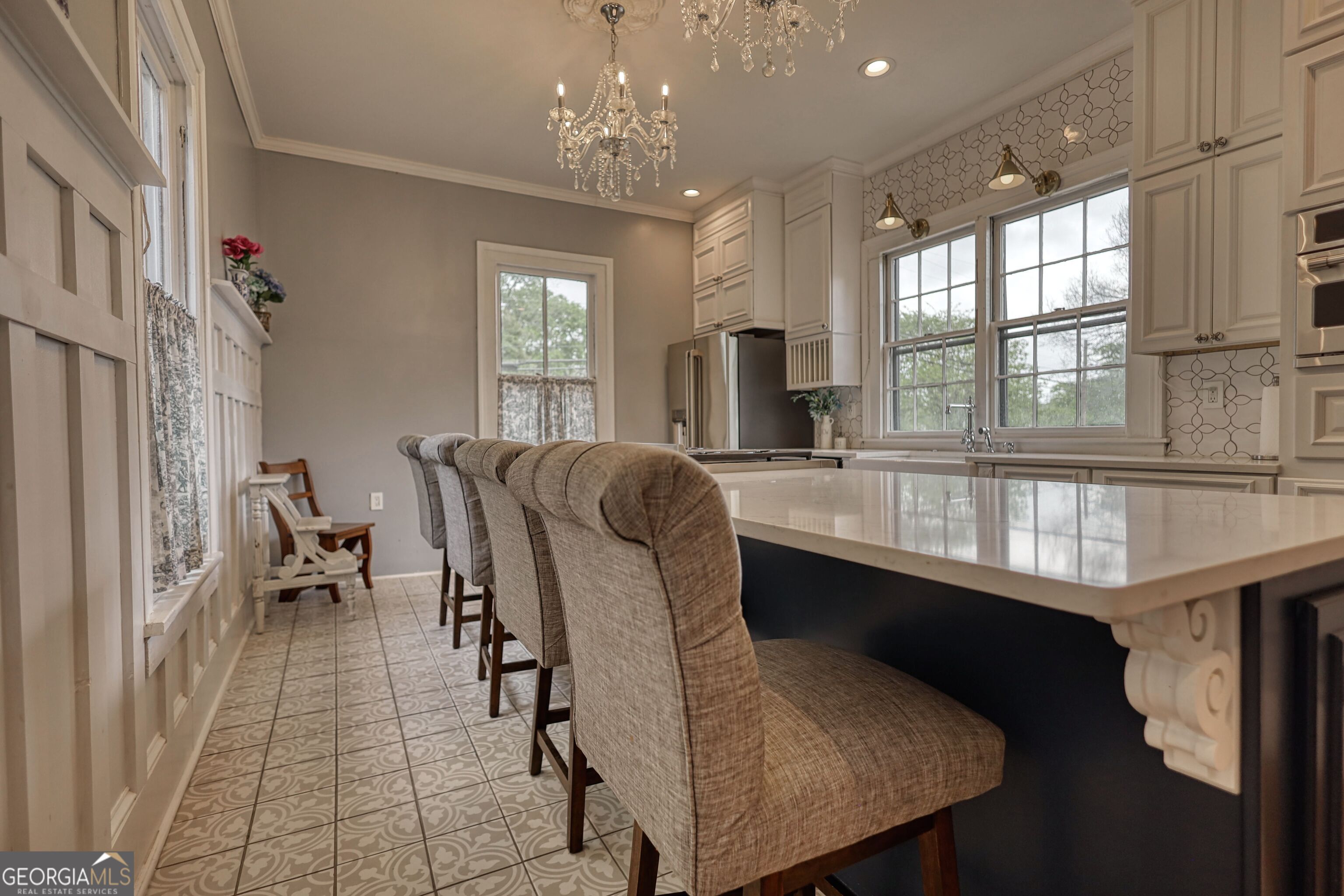 172 North 2nd Street Madison, GA 30650 - Photo 31 of 69 a dining room with furniture a chandelier and window