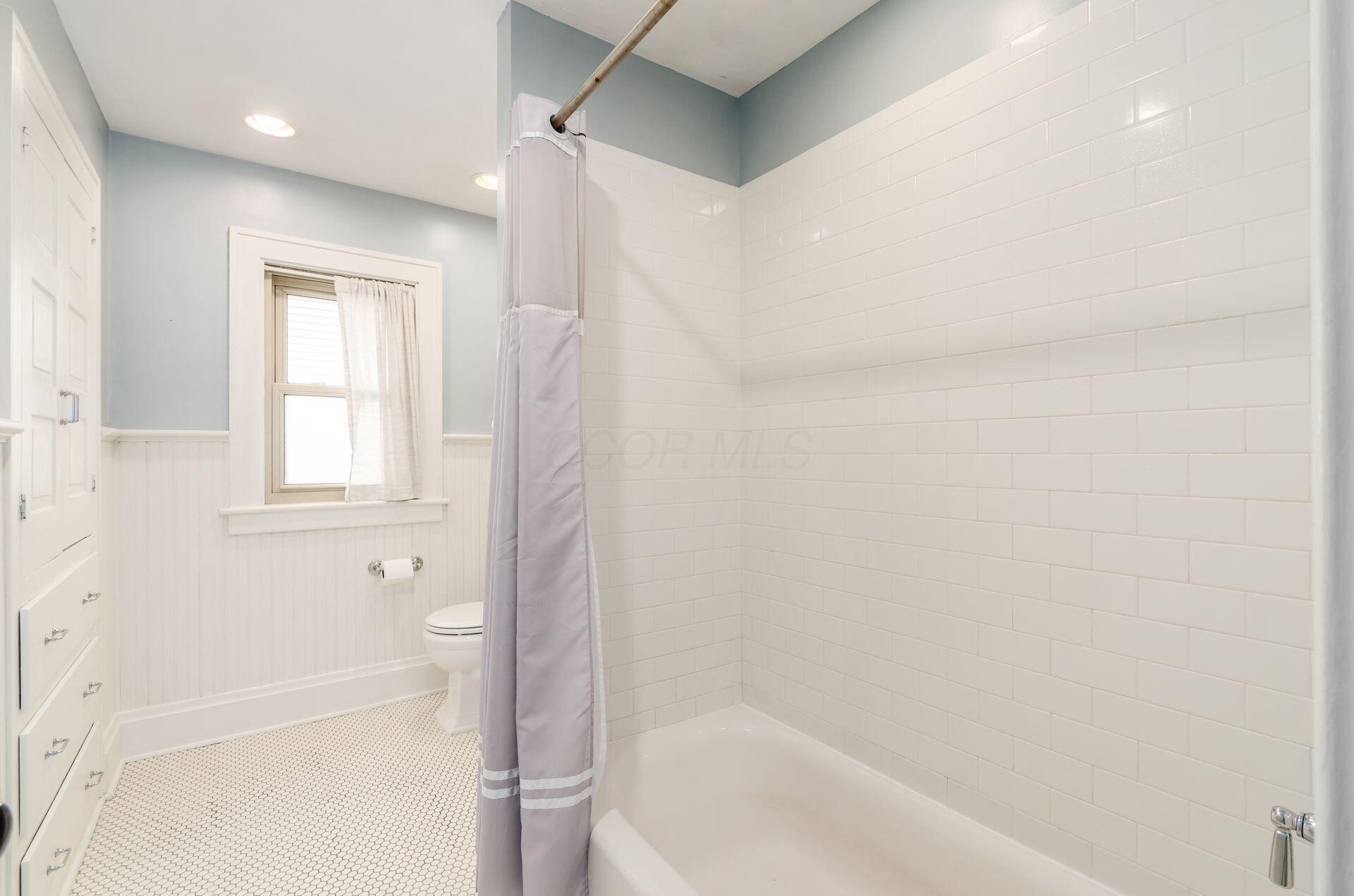 138 East Kelso Road Columbus, OH 43202 - Photo 26 of 59 030_8c00c85_K 138 E Kelso 035
