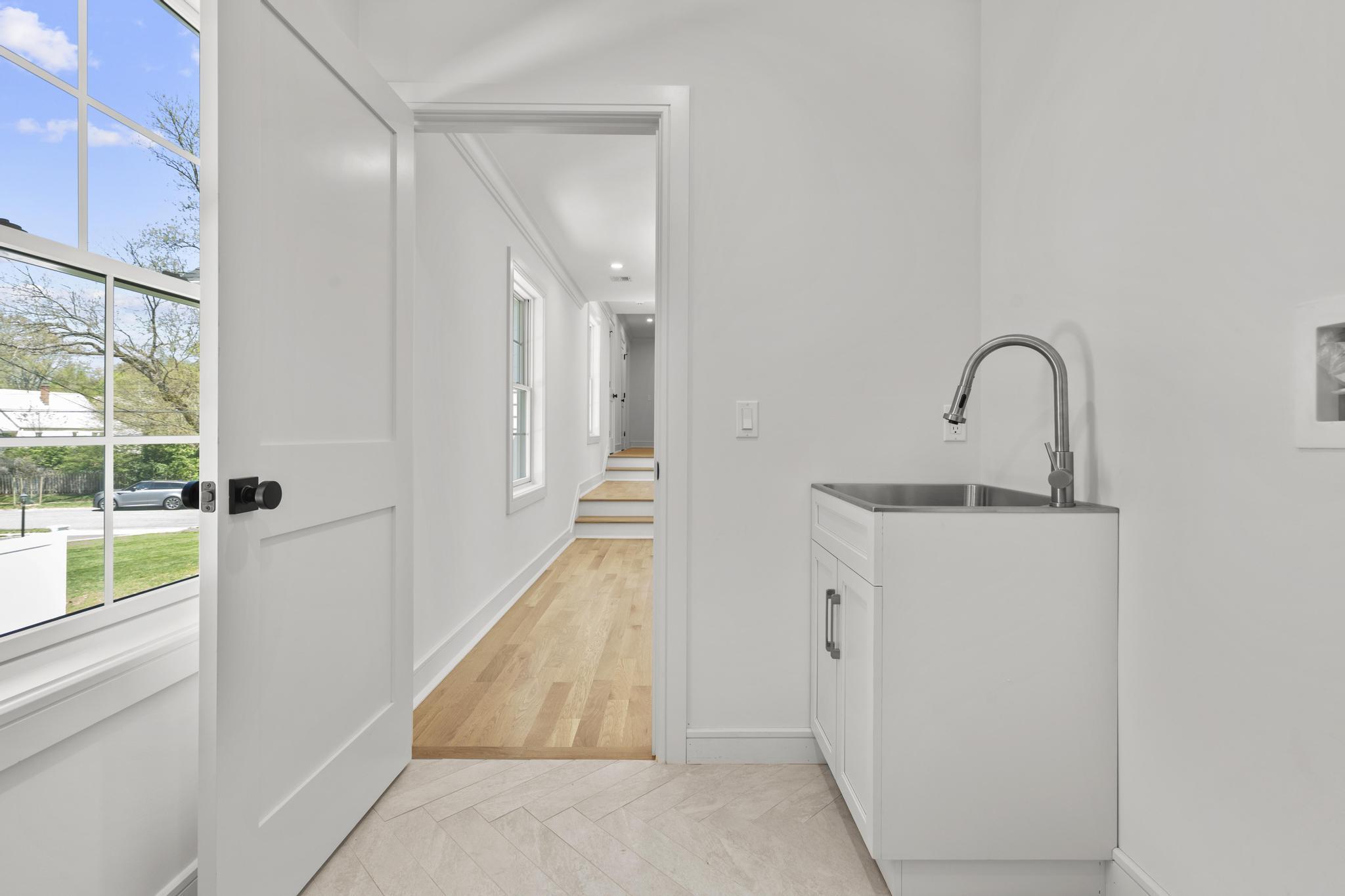 15 Barton Road Fairfield, CT 06824 - Photo 30 of 39 a picture of a room that has a mirror in it