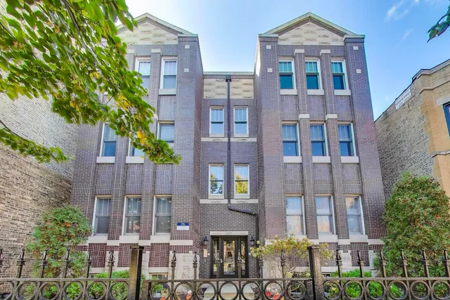 $399,500 | 4212 North Ashland Avenue, Unit GS, Chicago, IL 60613