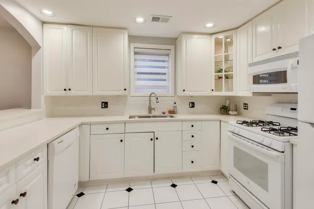 $399,500 | 4212 North Ashland Avenue, Unit GS, Chicago, IL 60613