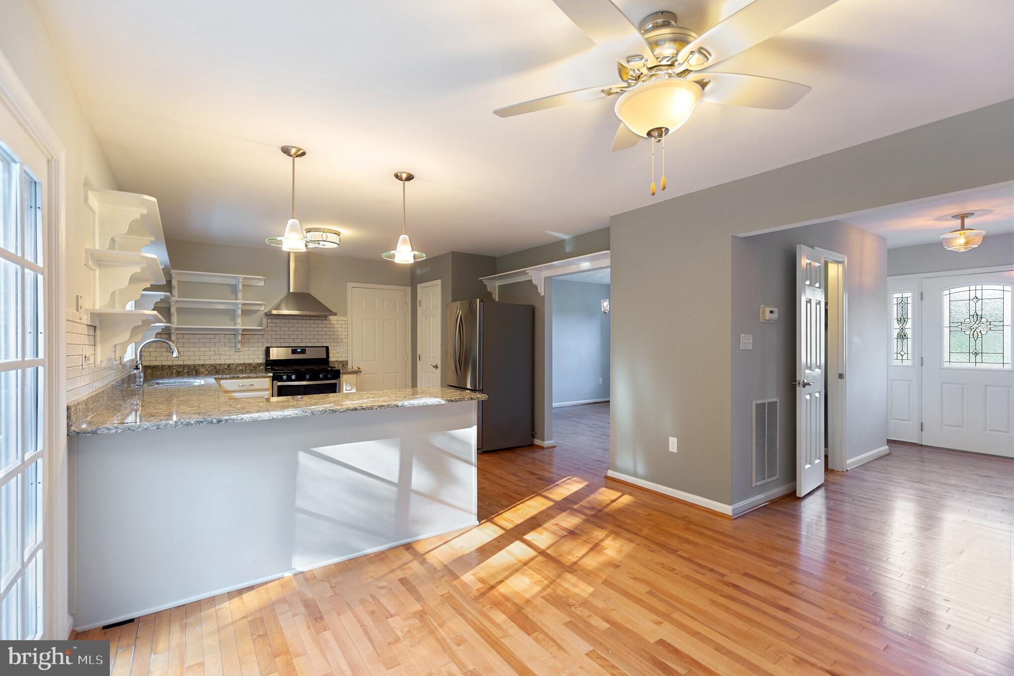 8140 Simpson Farm Road Owings, MD 20736 - Photo 12 of 31 Breakfast bar and table space