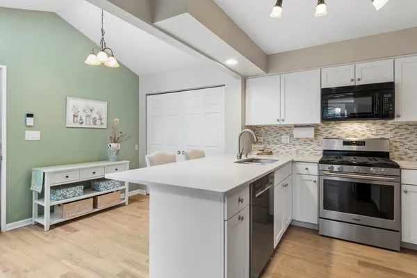 $475,000 | 1204 Hobson Oaks Court, Unit 1204, Naperville, IL 60540