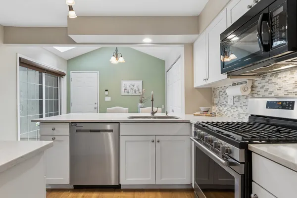 $475,000 | 1204 Hobson Oaks Court, Unit 1204, Naperville, IL 60540