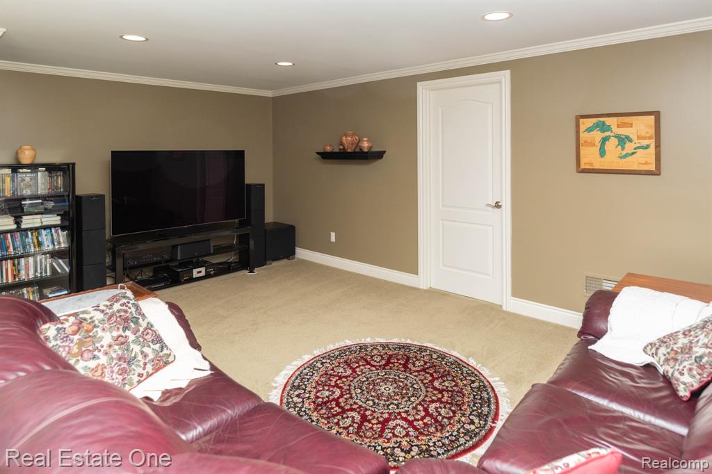 658 Langley Road Rochester Hills, MI 48309 - Photo 51 of 55