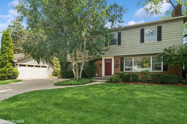 $749,900 | 401 South Carlyle Place, Arlington Heights, IL 60004