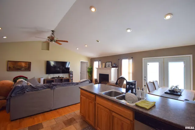 $255,000 | 10341 Puckett Lane, Mount Vernon, IL 62864