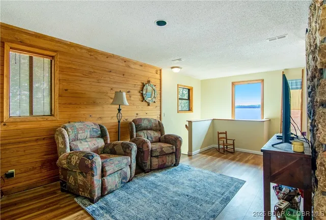 $1,099,000 | 29532 Crum Drive, Rocky Mount, MO 65072