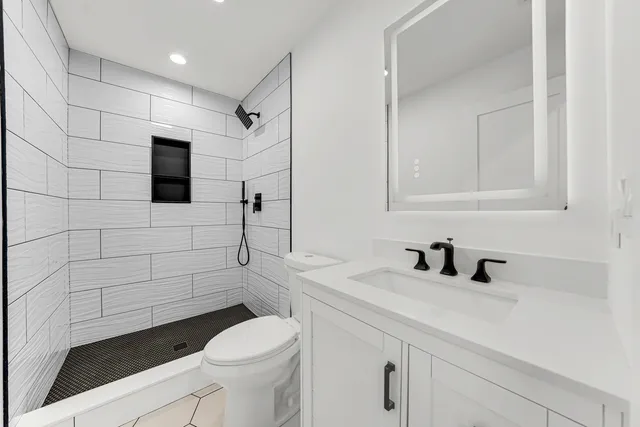 $475,000 | 17830 West Winnebago Drive, Grayslake, IL 60030