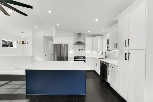 $475,000 | 17830 West Winnebago Drive, Grayslake, IL 60030