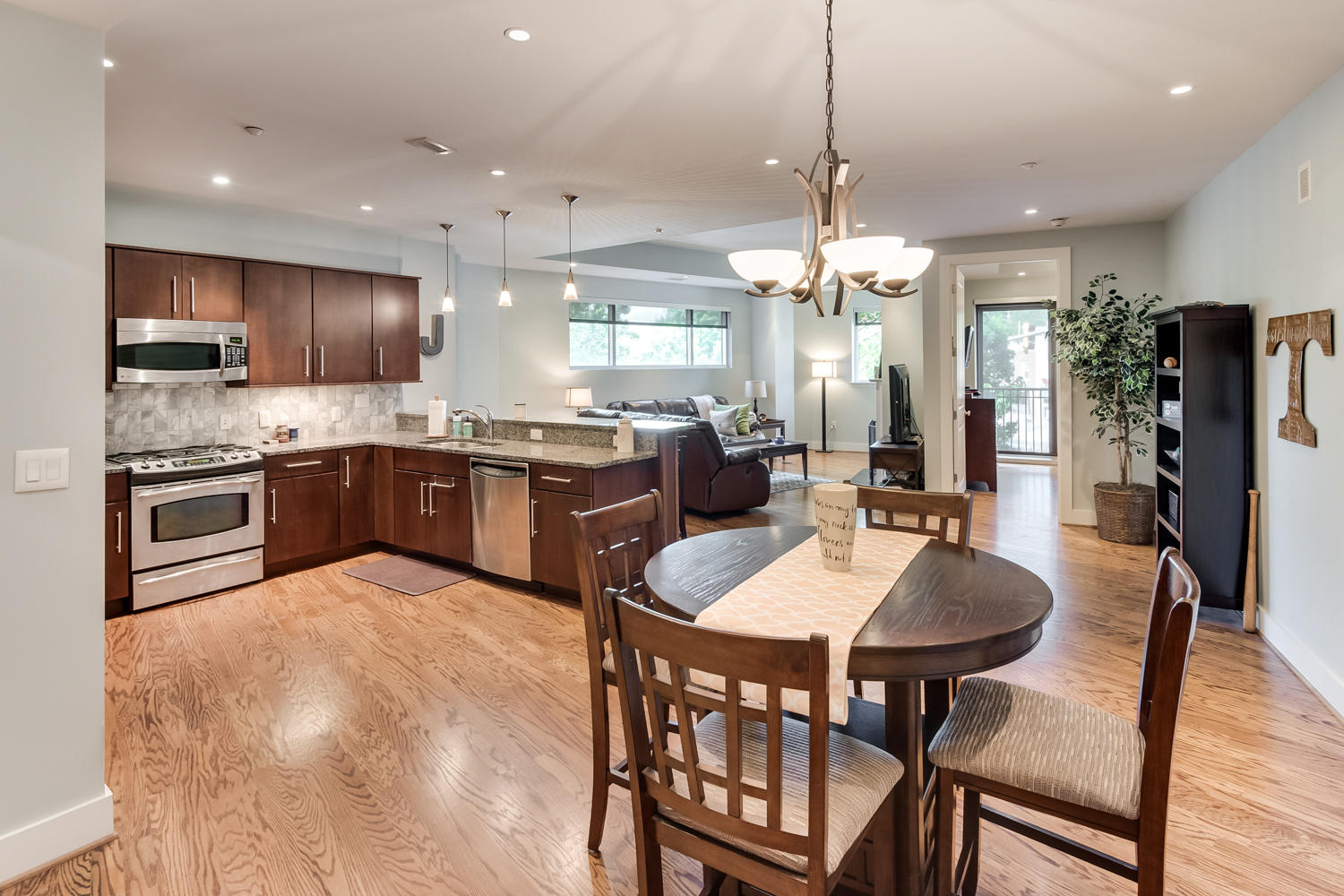 4 Cherokee Blvd., Unit 214 Chattanooga, TN 37405 - Photo 3 of 37 4_Cherokee_Blvd_214_10