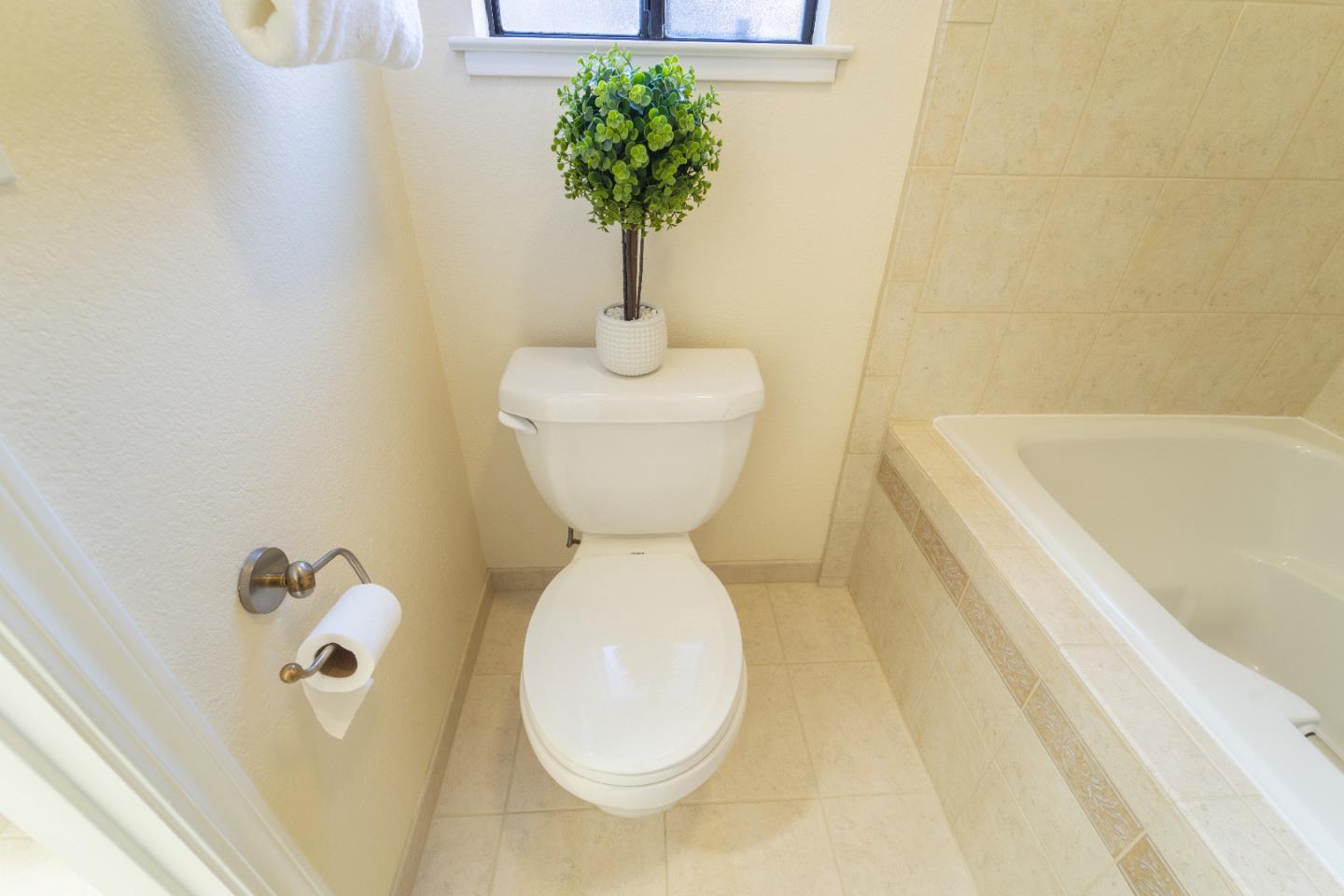 808 Hamilton Avenue Milpitas, CA 95035 - Photo 19 of 41 a bathroom with a sink a toilet and a bathtub