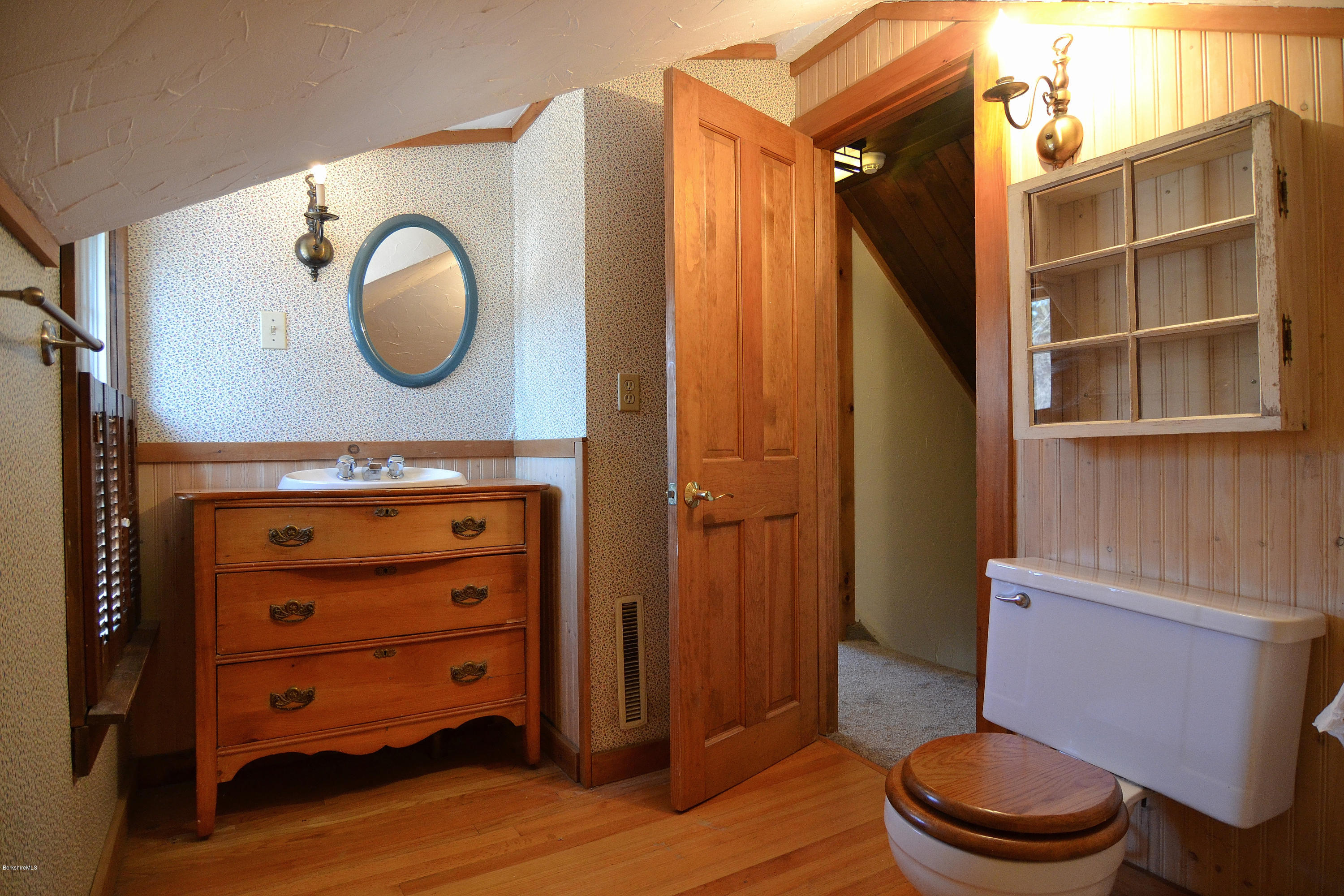 47 Waubeek Road Pittsfield, MA 01201 - Photo 22 of 31 2nd floor bathroom