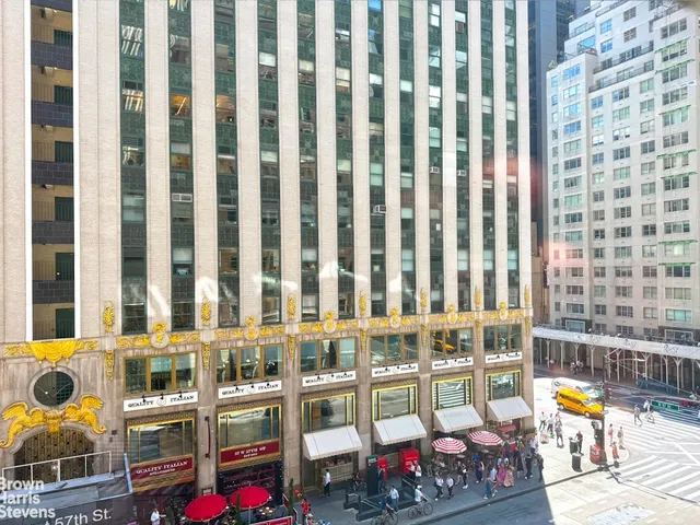 $1,895,000 | 100 West 58th Street, Unit 5B | Midtown Central