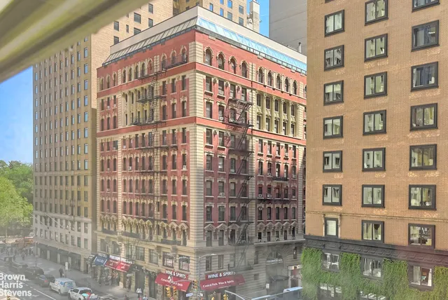 $1,895,000 | 100 West 58th Street, Unit 5B | Midtown Central