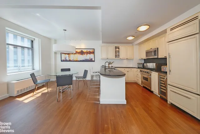 $1,895,000 | 100 West 58th Street, Unit 5B | Midtown Central