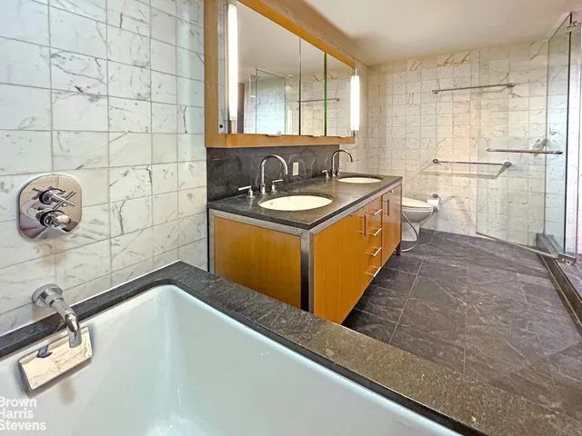 $1,895,000 | 100 West 58th Street, Unit 5B | Midtown Central