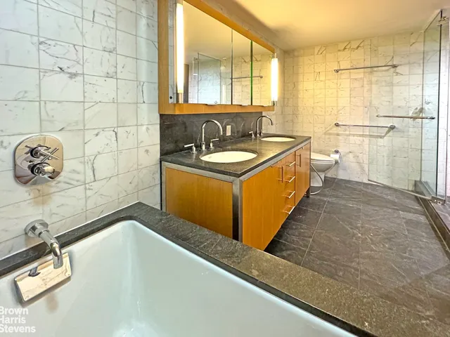 $1,895,000 | 100 West 58th Street, Unit 5B | Midtown Central